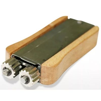 Zigrinatore in legno per ondulare il filo dei telaini